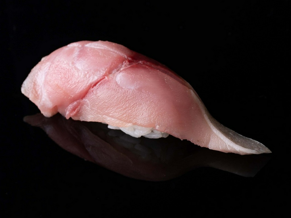 仕入れたばかりの魚介類を、少しでも新鮮なうちに提供