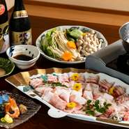 『アグーしゃぶしゃぶコース』のほか、予算に合わせて楽しめるコース料理もあり。日本酒やワインなど、和食との相性を考慮して厳選されたドリンクメニューも豊富に揃っていて、宴会にもオススメです。