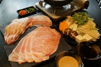 幻の宮古牛サーロインと沖縄アグー豚の食べ比べ　わたあめすき焼きコース