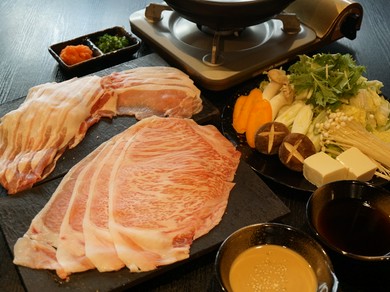 幻の宮古牛サーロインと沖縄アグー豚の食べ比べ　わたあめすき焼きコース
