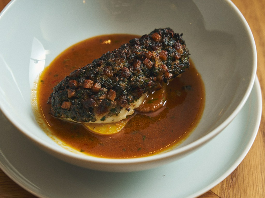 手間暇かけて作るシェフ渾身のスープ・ド・ポワソンも美味な『磯魚と蟹のブイヤベース仕立て』