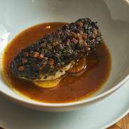 手間暇かけて作るシェフ渾身のスープ・ド・ポワソンも美味な『磯魚と蟹のブイヤベース仕立て』