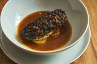 手間暇かけて作るシェフ渾身のスープ・ド・ポワソンも美味な『磯魚と蟹のブイヤベース仕立て』