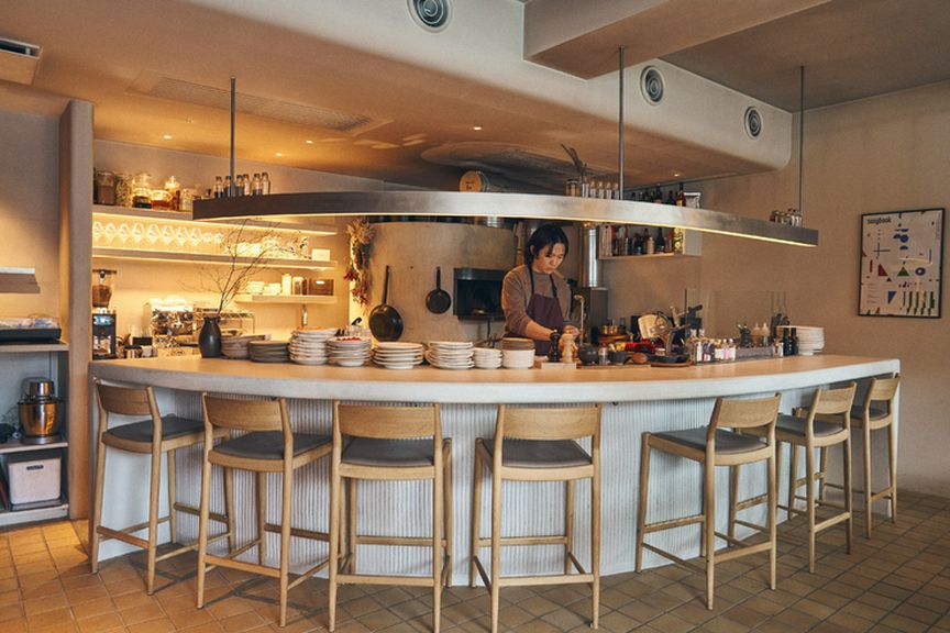 インテリア、音楽、ファッションからもレストラン空間を演出