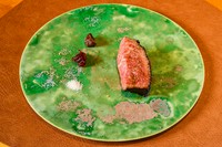 「原始的な火入れ」で焼き上げる国内でも珍しい薪火の『ステーキ』