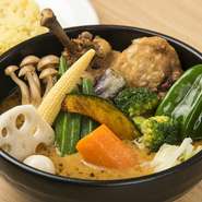 チキンレッグ、じゃが芋、人参、ピーマン、キャベツ、ウズラ、ナス、シメジ、蓮根、オクラ、ブロッコリー、ヤングコーン、カボチャ