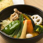 じゃが芋、人参、ピーマン、キャベツ、ウズラ、ナス、シメジ、蓮根、オクラ、ブロッコリー、ヤングコーン、カボチャ