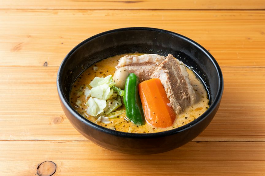 豚の旨みがスープにコク深さをプラスする『ポーク角煮カリー』