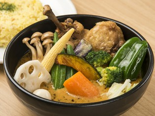 初めての方には特にオススメの王道メニュー『チキン野菜カリー』