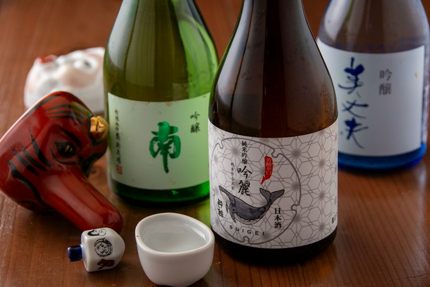 高知中の酒蔵から厳選した日本酒と共に。