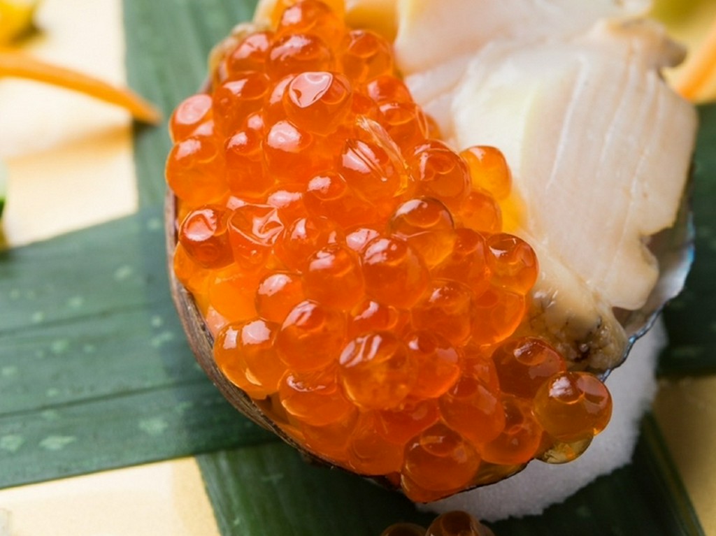 究極の逸品『鮑とイクラのコラボ』