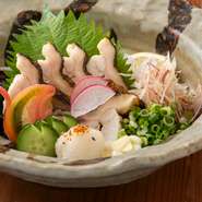 カツオに並ぶ人気食材「うつぼ」をタタキでぜひお楽しみください。