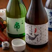 ・久礼／純米酒（西岡酒造店）1,430円
コクのあるしっかりとした味わいで、米の旨味と古味のバランス良し

・CEL-24／純米大吟醸酒（亀泉酒造）1,650円
フルーティーな香りとフレッシュな味わいが女性に大人気のお酒です

・ぼっちり／特別純米酒（仙頭酒造場）1,320円
軽やかな香りと優しい口当たりで丁度よい

・伊太郎／吟醸酒（有光酒造場）1,210円
高知と言えば端麗辛口酒。かつおのタタキとの相性抜群！
