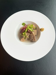 ホロホロ解ける食感に驚き『牛ホホ肉の柔らか煮』