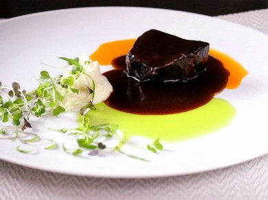 ピエモンテ州　バローロ煮込み　黒毛和牛　ハーブスパイスの香り