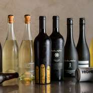 絶品の『ワギュジスカン』に合わせるお酒にはオリジナルラベルがずらり。この店ならではのラインナップがそろい、訪れるゲストを魅了します。海外のバーを訪れたような非日常空間で、美酒と美食に酔いしれて。