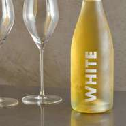 glass 2,500円 ／ bottle 15,000円