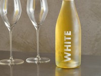 glass 2,500円 ／ bottle 15,000円