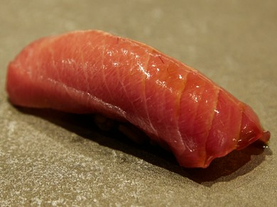 【NEW】鮨コース◆赤酢と白酢をネタによって使い分けるこだわりのシャリで舌鼓