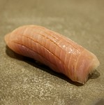 赤酢と白酢をネタによって使い分けたこだわりの握り寿司を8貫ご提供いたします。