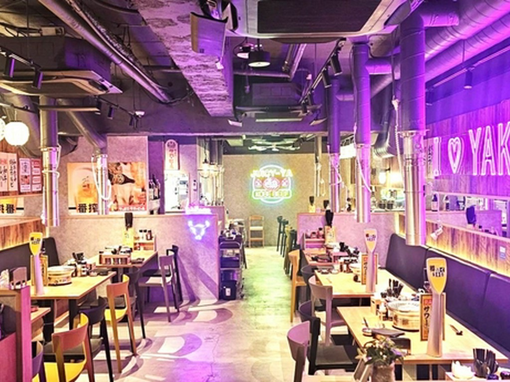 洗練された空間で食す「神戸牛」。非日常を演出する全44席の店内