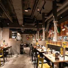 洗練された空間で食す「神戸牛」。非日常を演出する全44席の店内