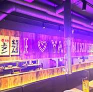 宴会・女子会にも活躍してくれるお店。1時間1コイン（＋税）で楽しめる、レモンサワーの飲み放題もあり。各テーブル上のレモンサワー専用のサーバーより、好きなタイミングで好きなだけ、レモンサワーを楽しめます。