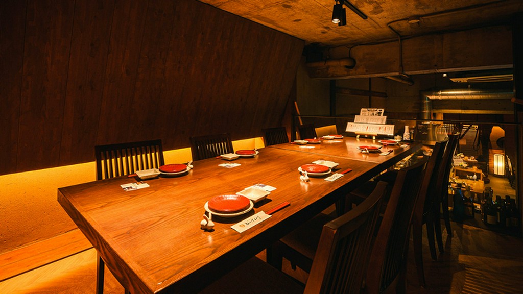 中二階の特別感のあるテーブル個室で、大人の集い