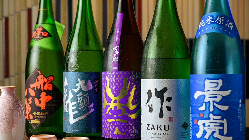 料理によく合う厳選日本酒を、常時30種ほど全国から取り揃え