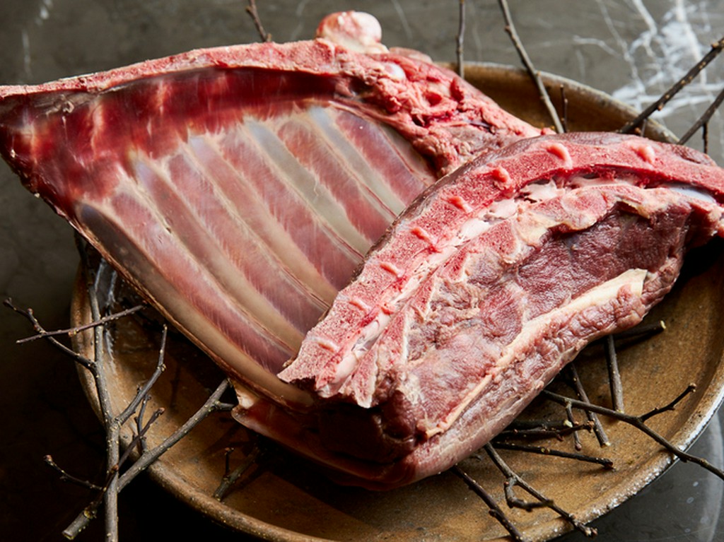 信頼関係を築いた生産者からの旬の食材