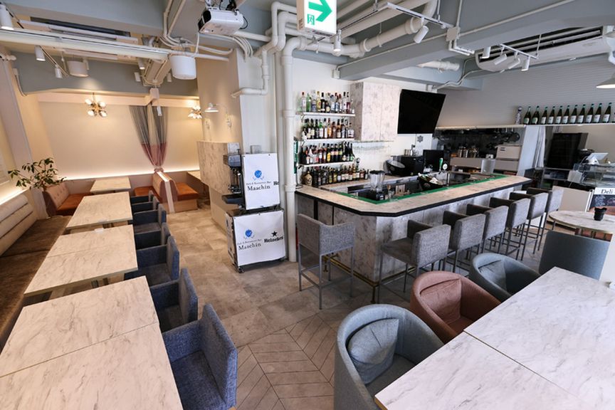 最大52名まで着席していただけます。