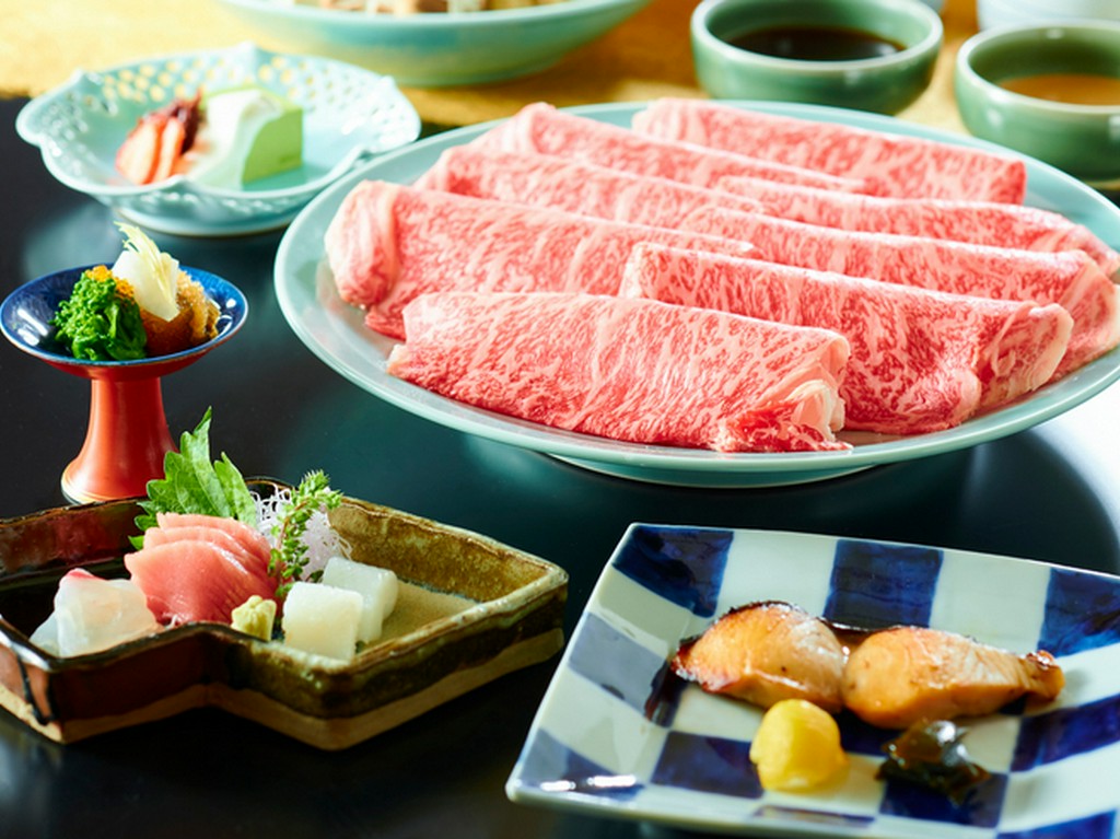 選りすぐりのお肉を食べ放題で味わえる感動のコースあり