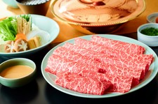 日本三大和牛の近江牛。
一口食すと、それはもう至福のひととき間違いなし。