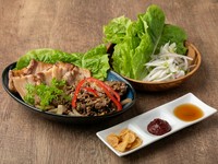 人気の韓国家庭料理を一緒に楽しめる『プルコギ、サムギョプサルセット』