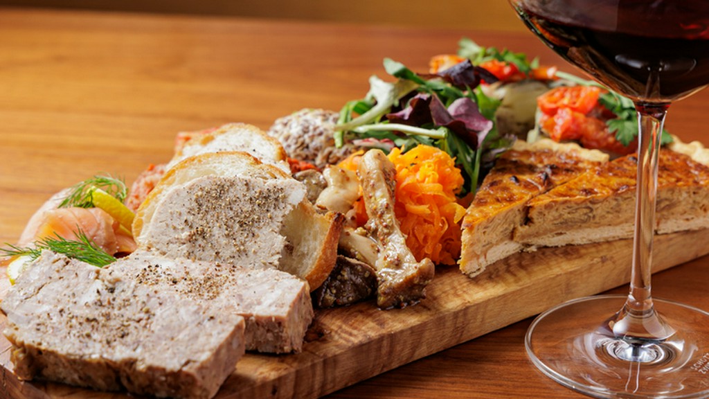 本格派フレンチを気軽に。大人な二人のデートに最適