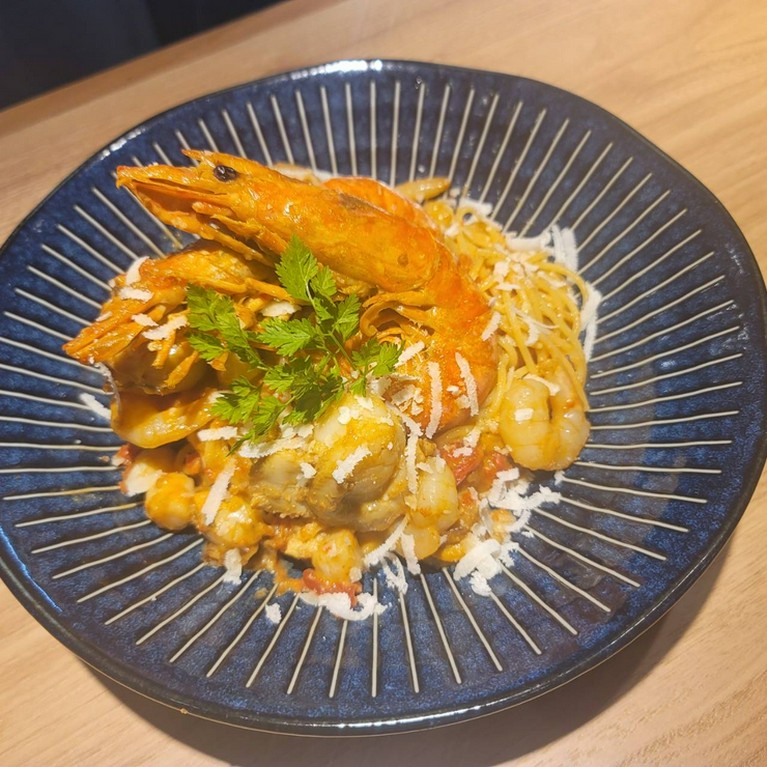 海老とホタテのトマトクリームパスタ