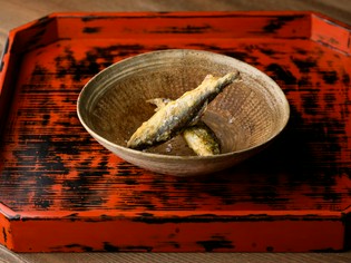 鮎本来の滋味を余すことなく堪能できる『鮎の薄衣の天ぷら』