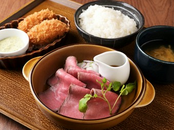 シンプルながらも工夫された定食で、食事を楽しめる『［選べる］あいち牛のローストビーフ定食』