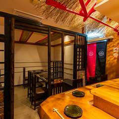 カウンター席とテーブル席をご用意しております。