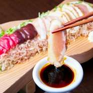 新鮮な鶏肉を仕入れているからこそ提供できる逸品『天草大王の刺身・タタキ盛り合わせ（2人前）』