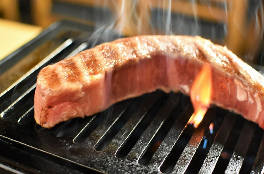 上質な味わいに舌鼓を打つ、心落ち着くシックな空間