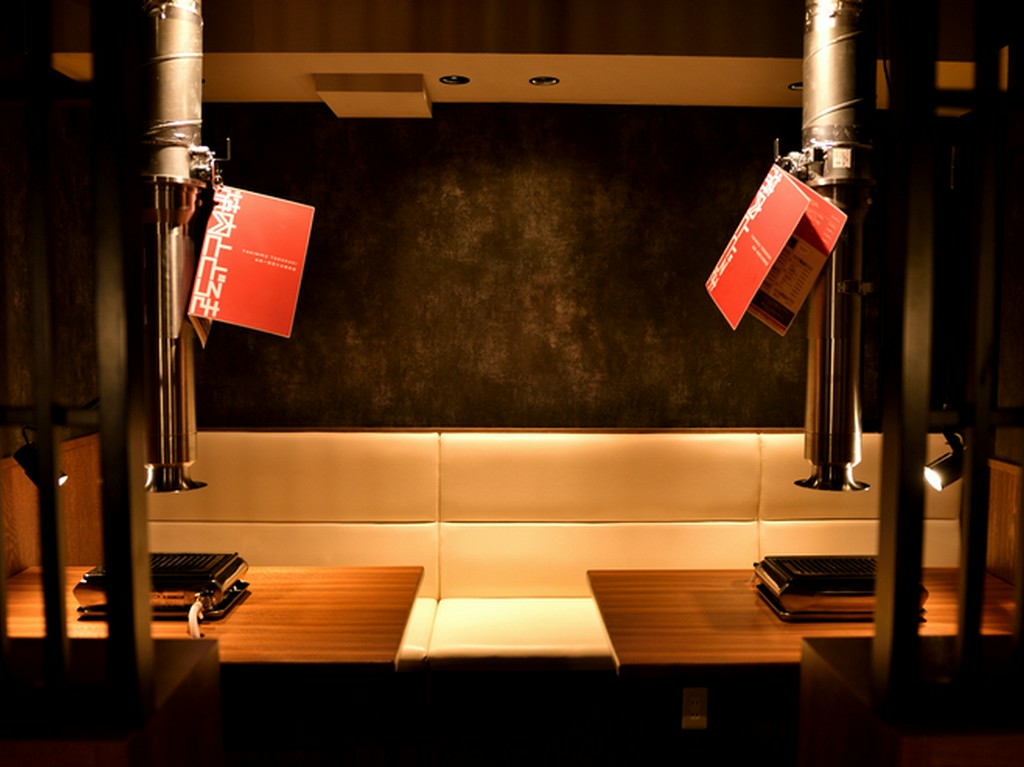 プライベートな焼肉タイムを、同僚や友人と共に楽しむ個室席