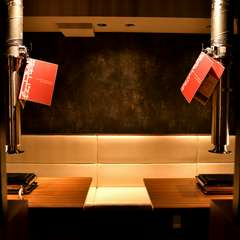 プライベートな焼肉タイムを、同僚や友人と共に楽しむ個室席