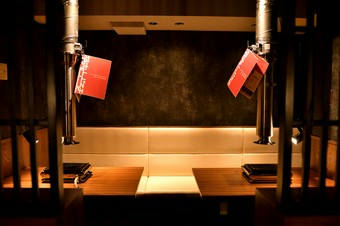 プライベートな焼肉タイムを、同僚や友人と共に楽しむ個室席