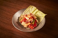 オニオン・トマト・パプリカ・インゲン・ベーコンと海老のサラダ