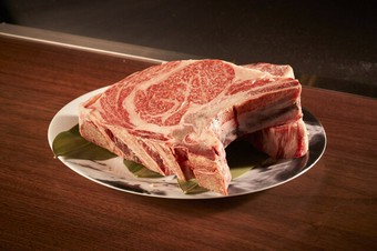 AKAUSHI BONE-IN RIB EYE STEAK あか牛リブアイステーキ