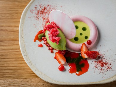 デザート「食感の異なるイチゴ」