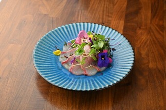 三崎漁港直送　マグロのゴイカー