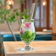 GARDEN MOJITO「Rum/Spear mint/ Suger/ Lime/ Edible flower/ Soda」