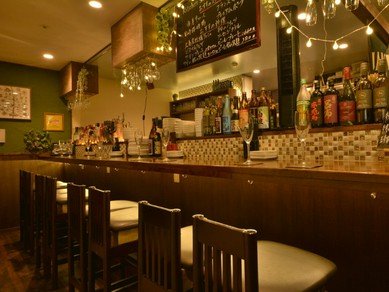 二人の会話も自然と弾む、カジュアルな雰囲気が魅力